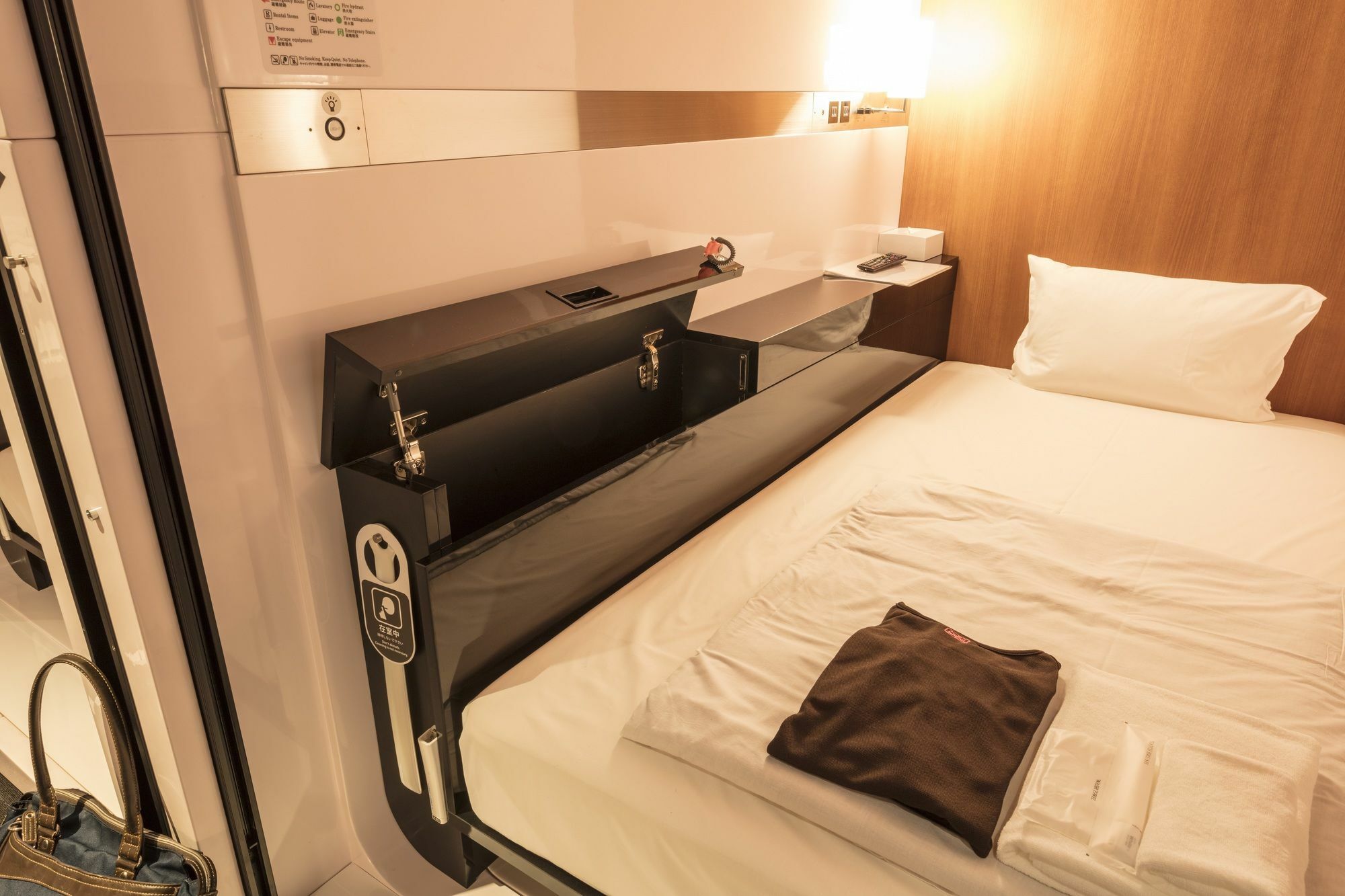 First Nishiazabu Capsulehotel *